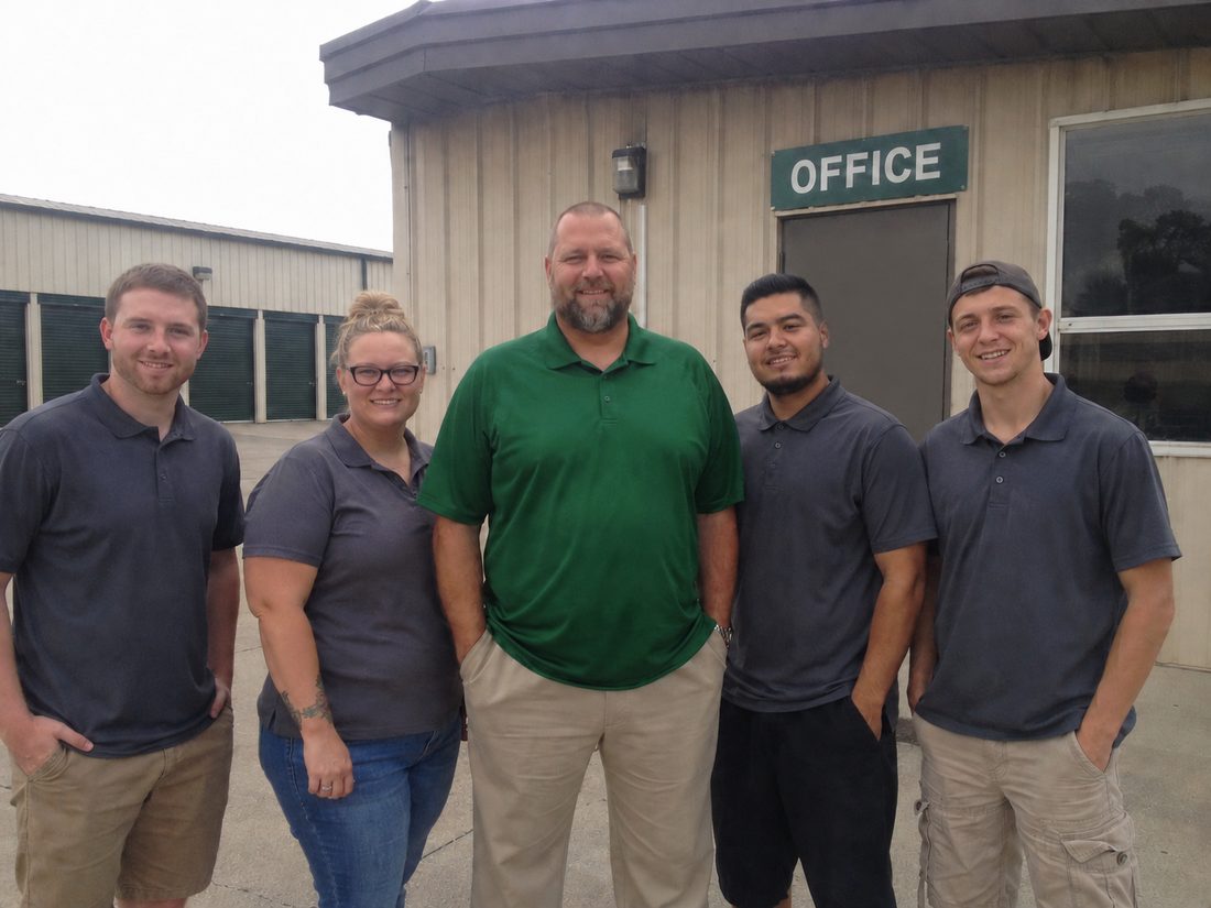 Pest control professionals in Palm Beach Gardens, FL